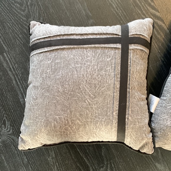 Two black grey pillows - Picture 3 of 7